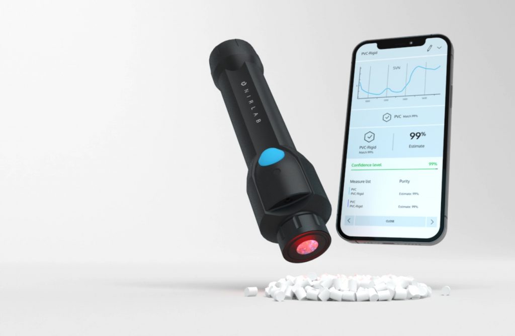 Portable analyzer for polymer identification and quantification 