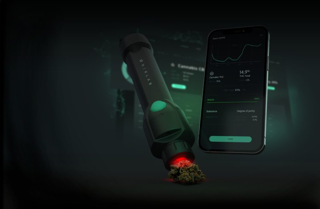 Cannabis portable device and handheld device for quantification of CBD and THC